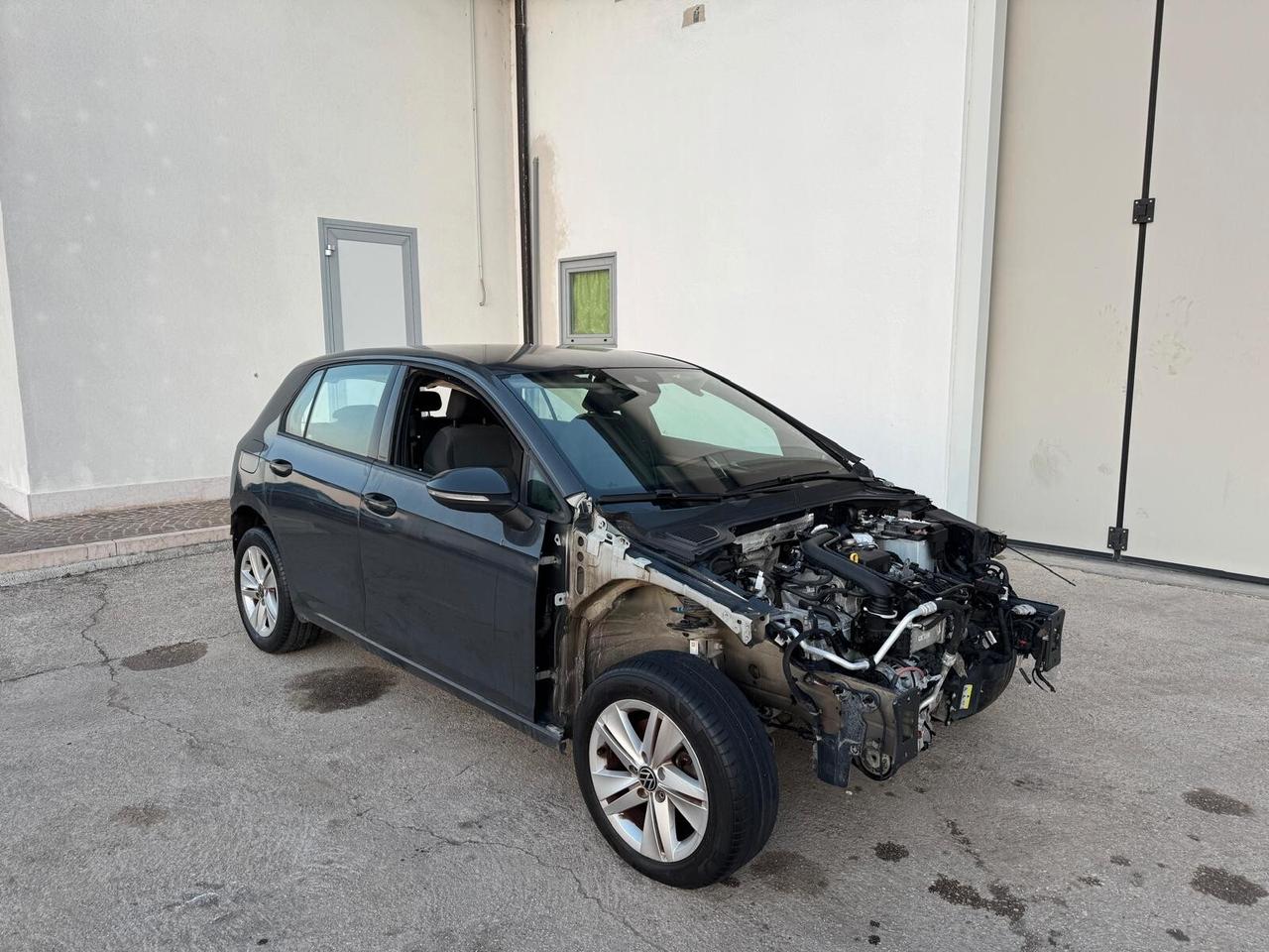 Volkswagen Golf 1.0 etsi evo 110cv dsg FURTO PARZIALE