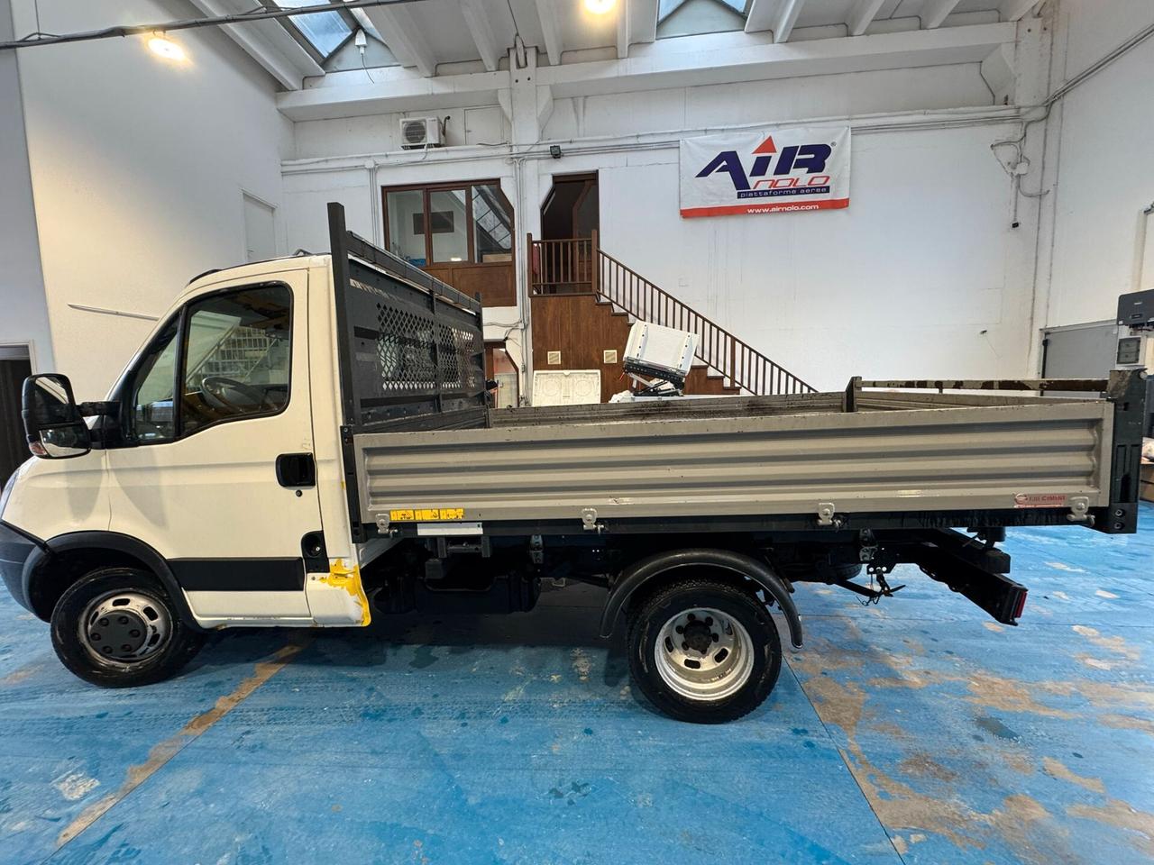 Iveco Daily 35/E4 – Ribaltabile Trilaterale – Euro 4