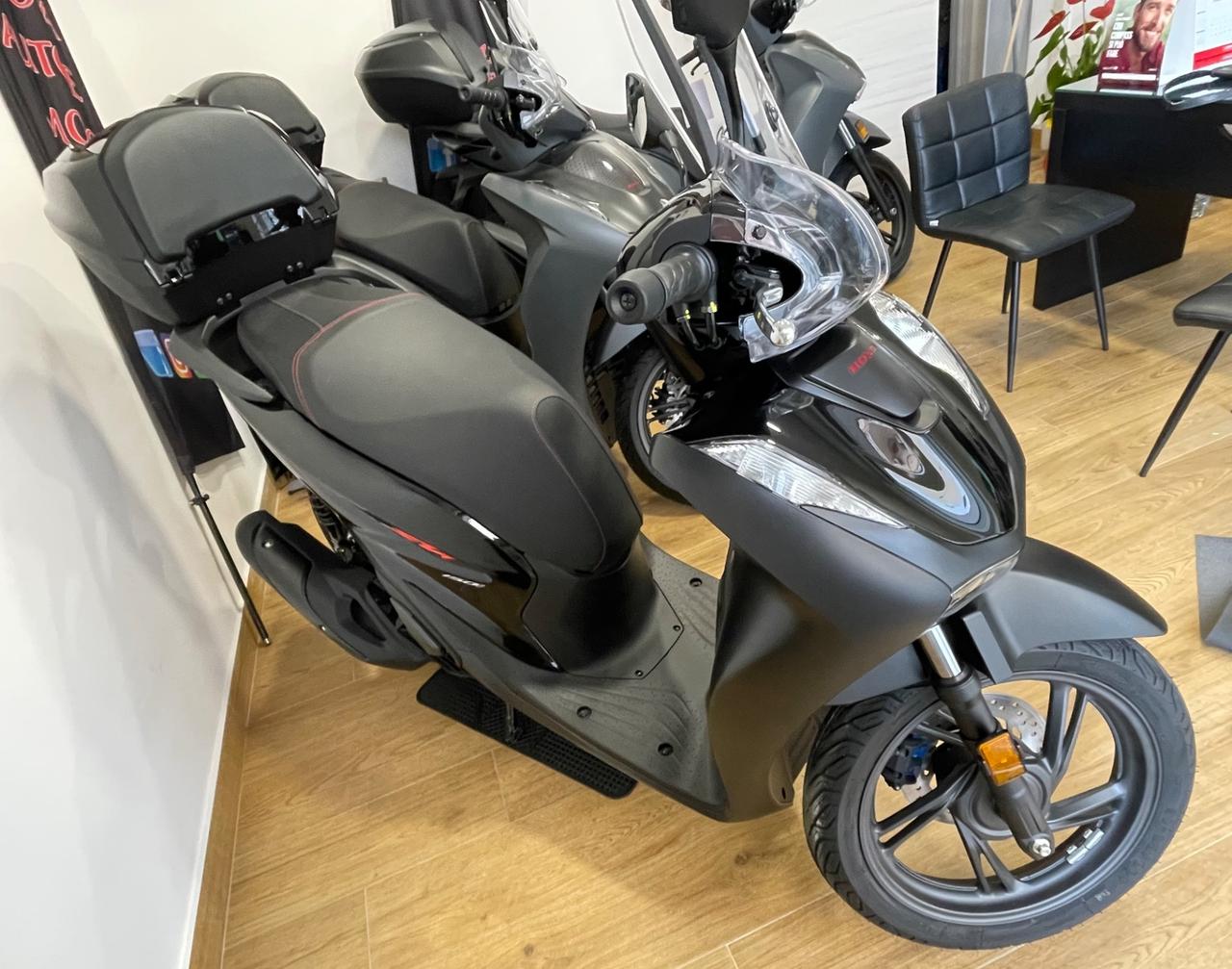 Honda SH 150 MATTE COAL BLACK METTALLIC SPORT