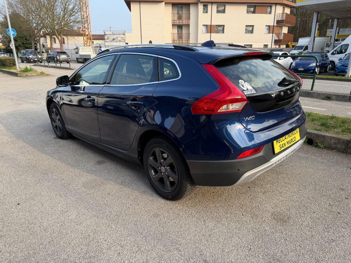 VOLVO - V40 Cross Country - D2 Volvo Ocean Race