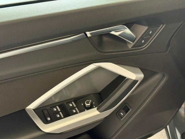 AUDI Q3 35 TDI Business Advanced