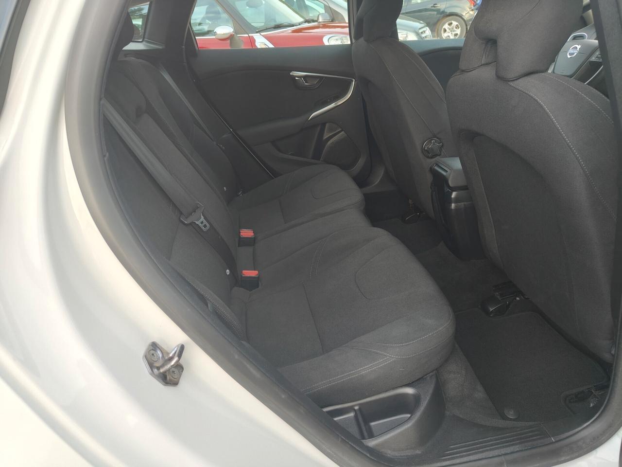 Volvo V40 D2 1.6d summum