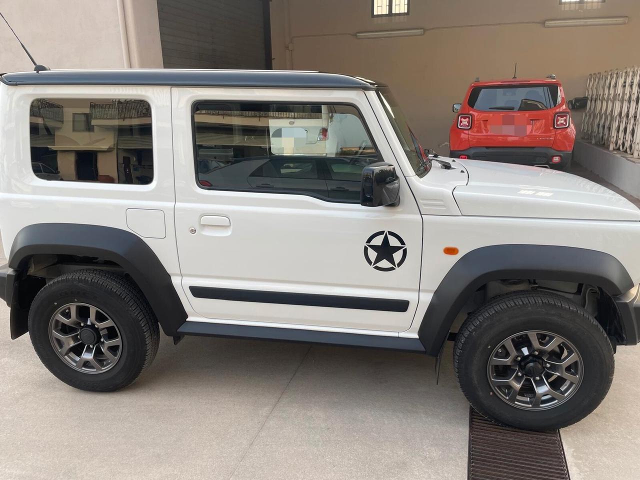 Suzuki Jimny 1.5 5MT Top