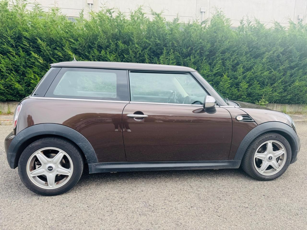 Mini 1.6 16V One (55kW) Hot Chocolate