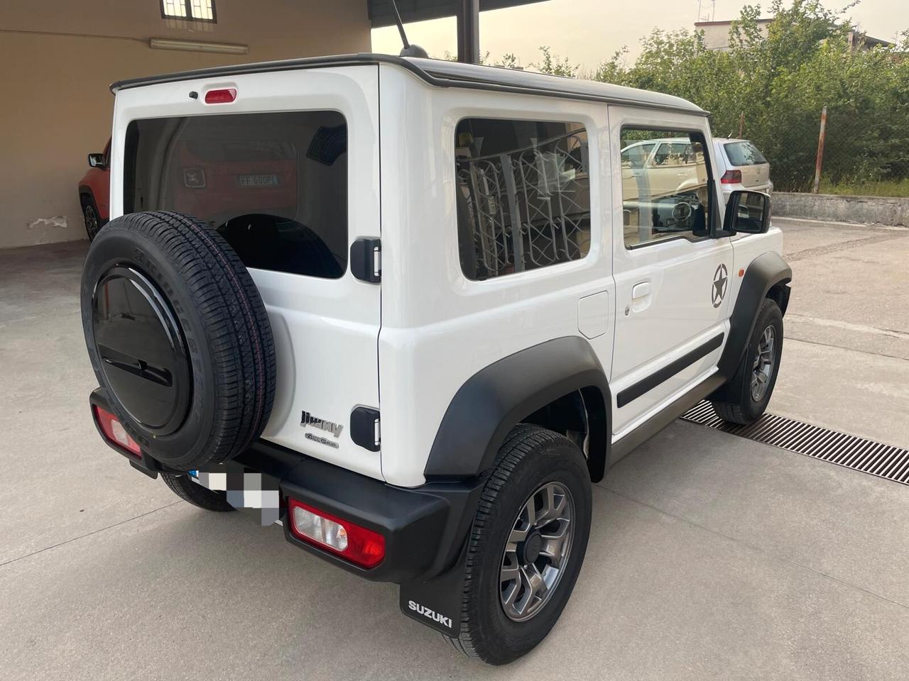 Suzuki Jimny 1.5 5MT Top