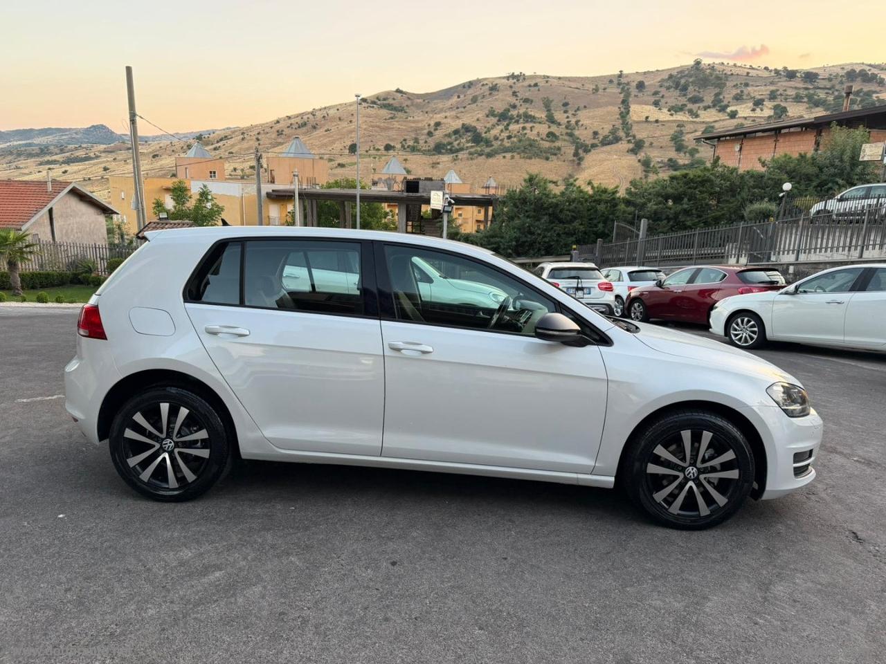 VOLKSWAGEN Golf 2.0 TDI DSG 5p. Highline BMT