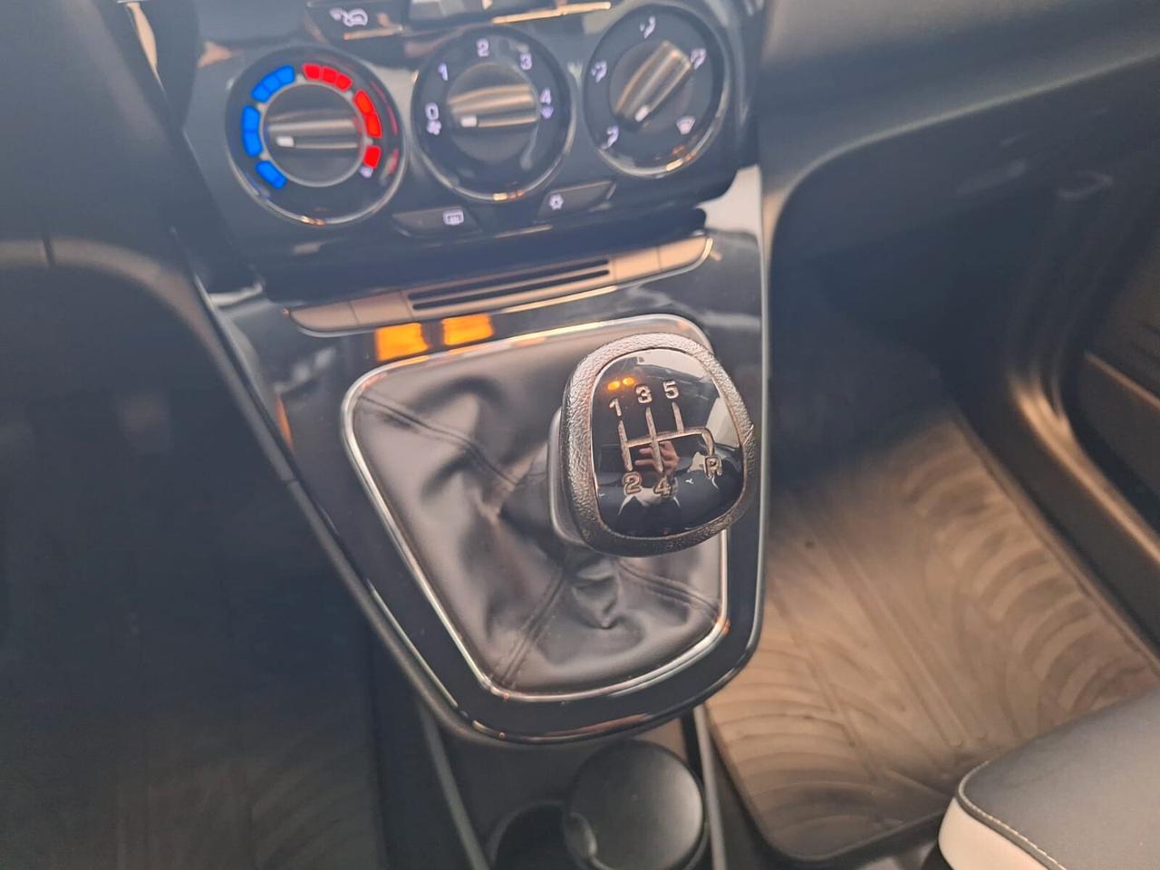 Lancia Ypsilon 1.2 69 CV 5 porte Elefantino