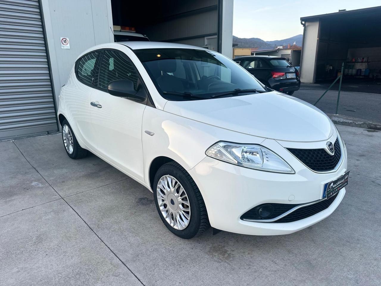 Lancia Ypsilon 1.2 69 CV 5 porte Platinum