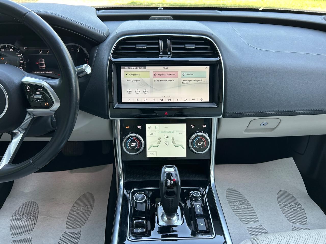 Jaguar XE 2.0 D 180 CV aut. R-Dynamic SE