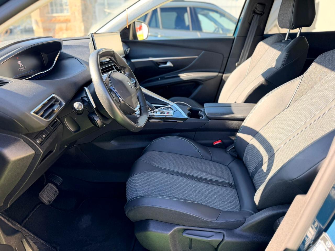 Peugeot 3008 1.5 DIesel 131CV EAT8 Allure Pack anno 10/2022 Permute Garanzia Finanziamento