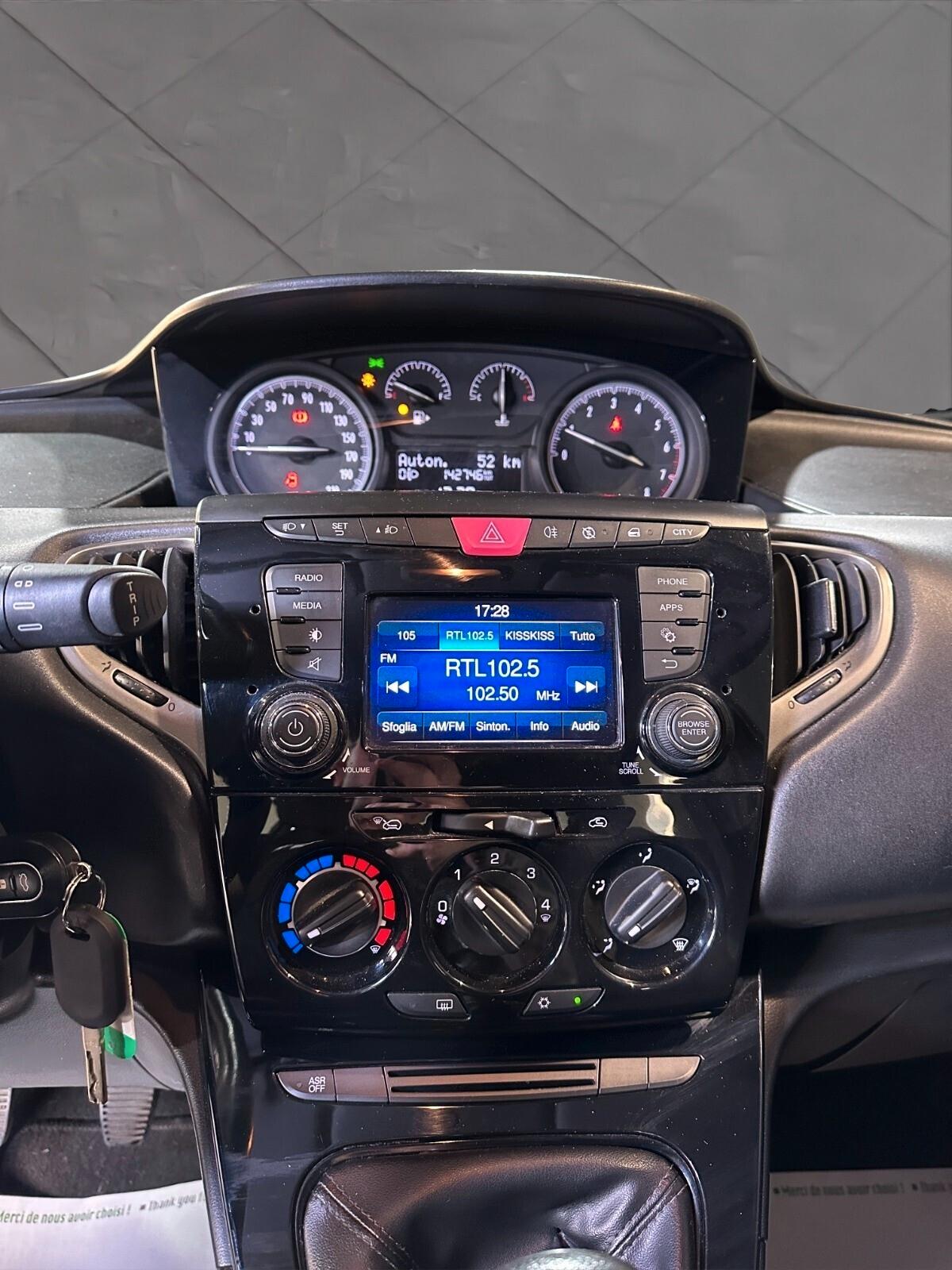 Lancia Ypsilon 1.2 69 CV 5 porte S&S Platinum IVA ESPOSTA