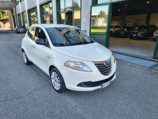 LANCIA Ypsilon 1.2 69 CV 5 porte Silver NEOPATENTATI