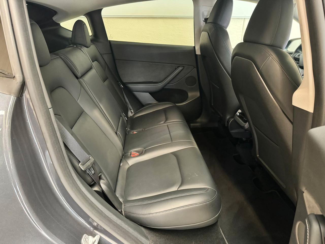 Tesla Model Y Single Motor-ANCHE SUBENTRO LEASING-LEGGI SOTTO