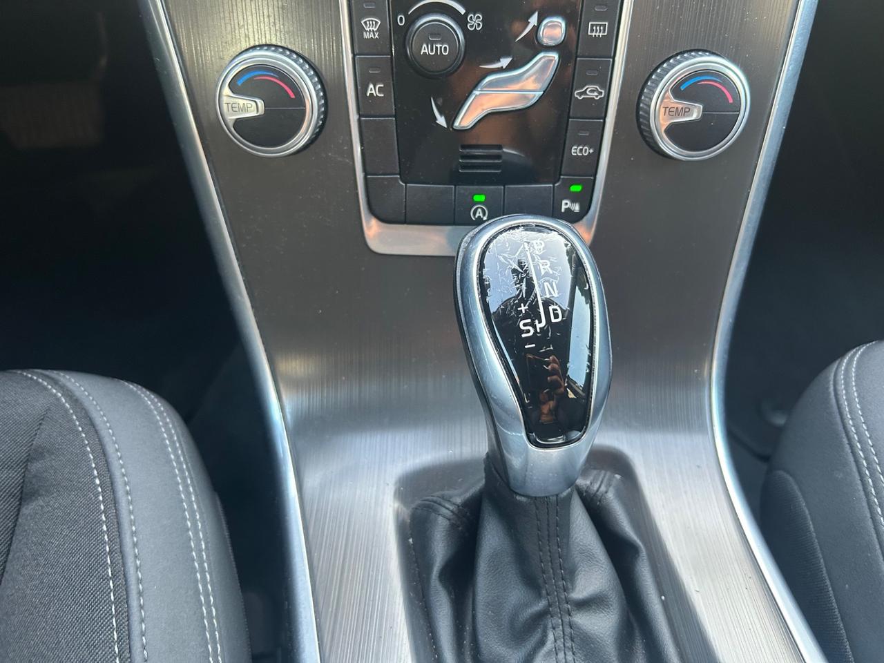 Volvo XC60 D4 Geartronic R-design Momentum