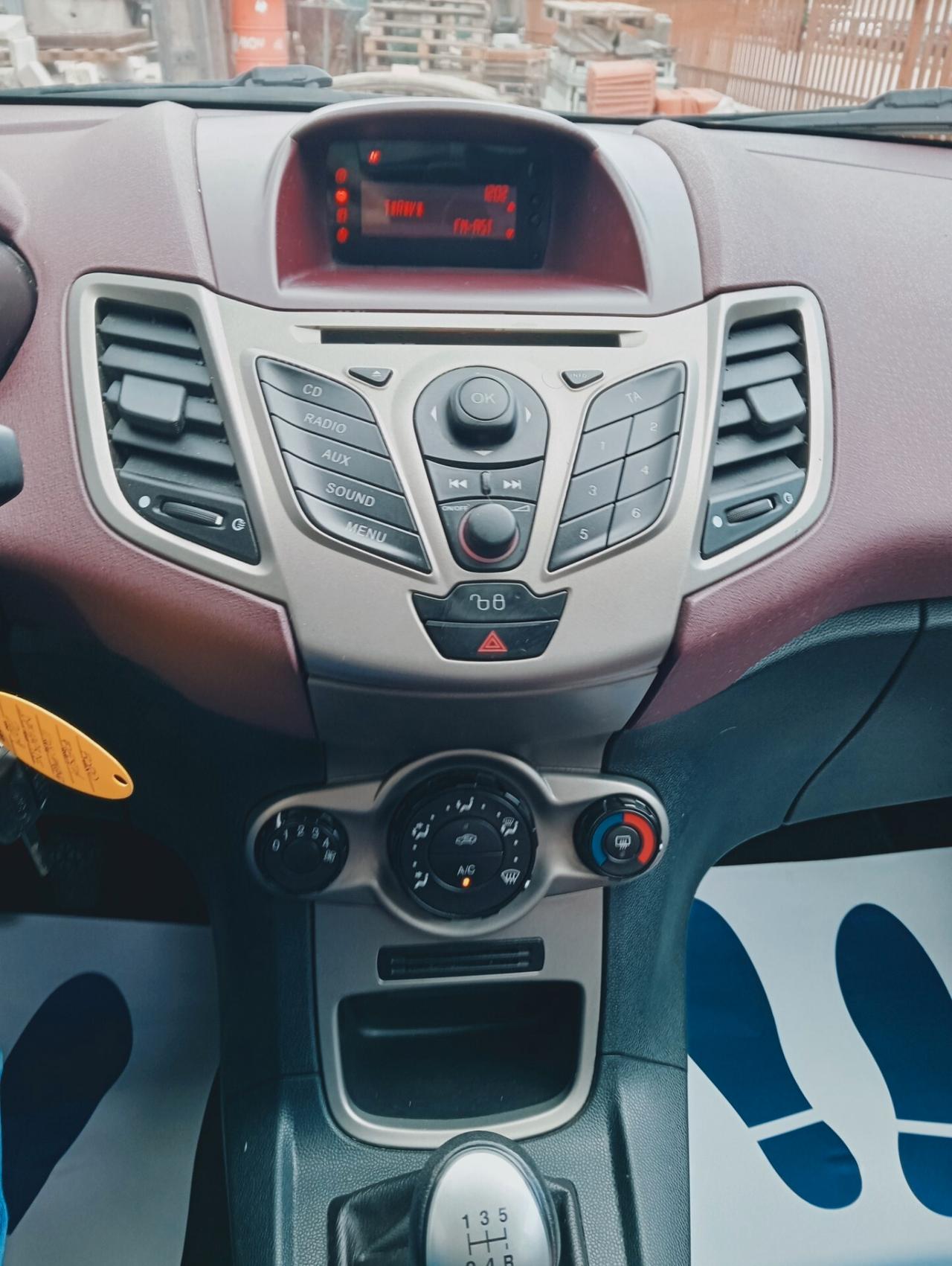 Ford Fiesta 1.4 5 porte Bz.- GPL Titanium