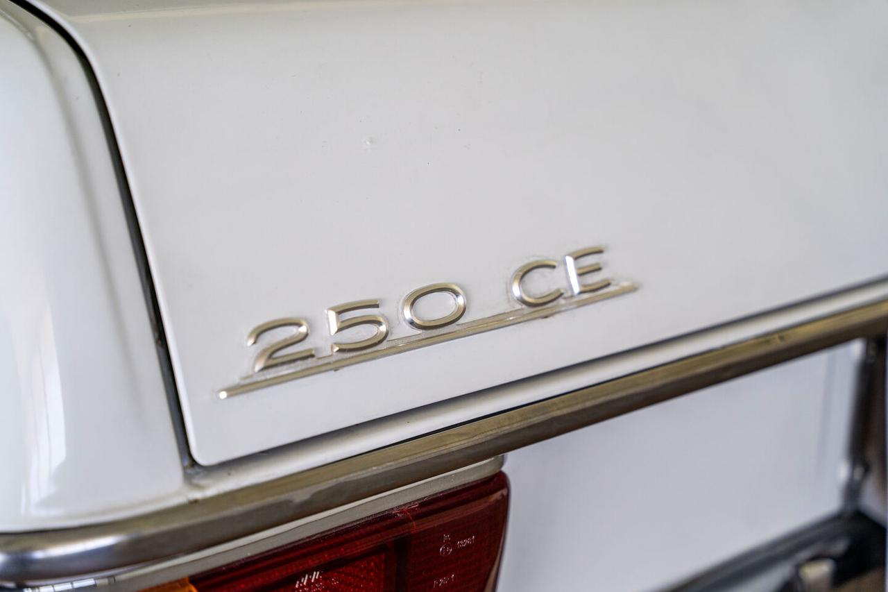 Mercedes 190 Mercedes 250 CE COUPE'