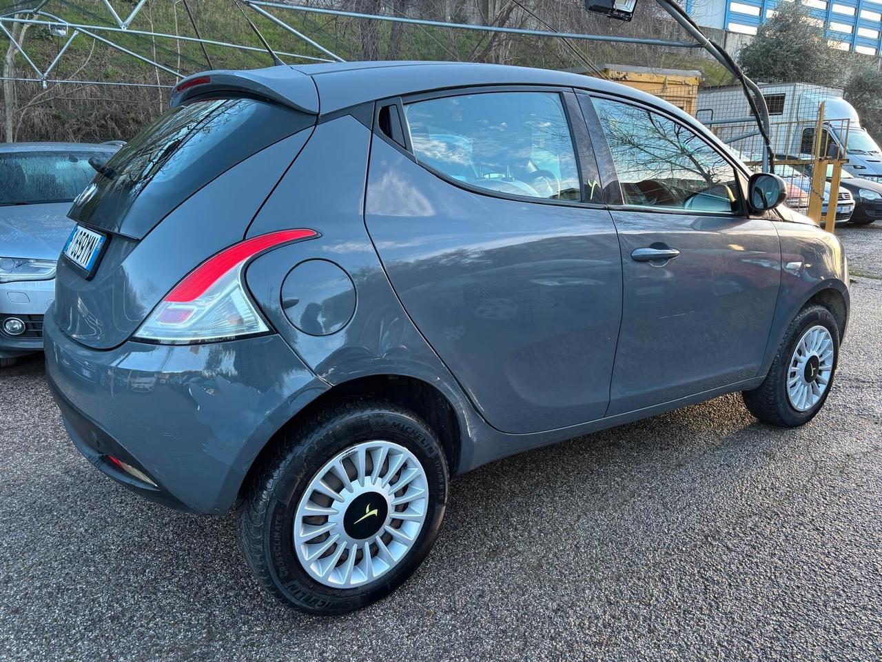 Lancia Ypsilon 0.9 TwinAir 5 porte OK Neopatentati