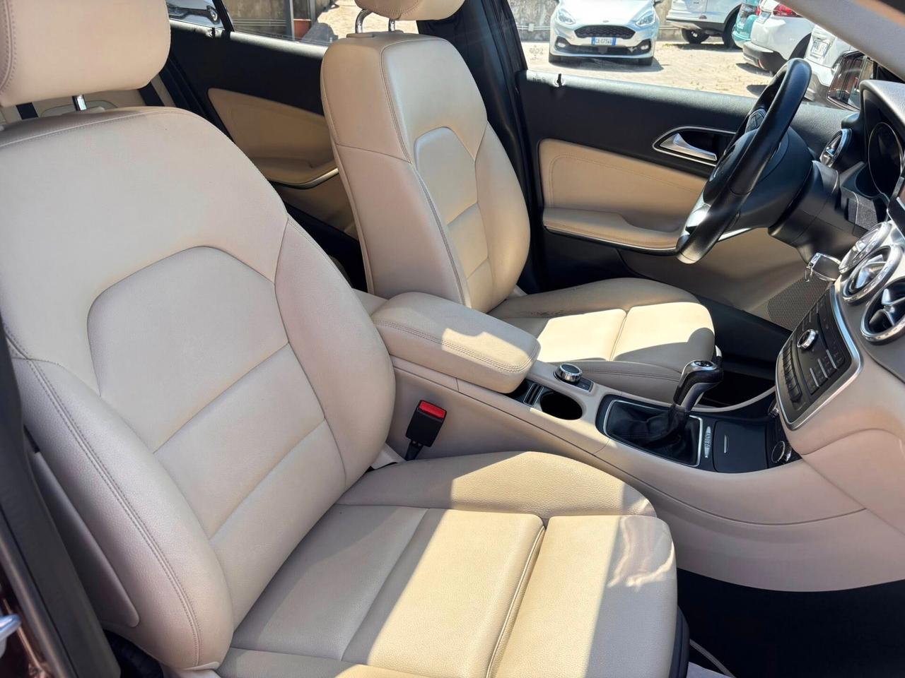 MERCEDES GLA 200