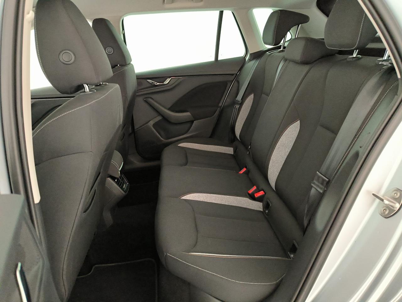 Skoda Kamiq 1.0 tsi black dots 115cv