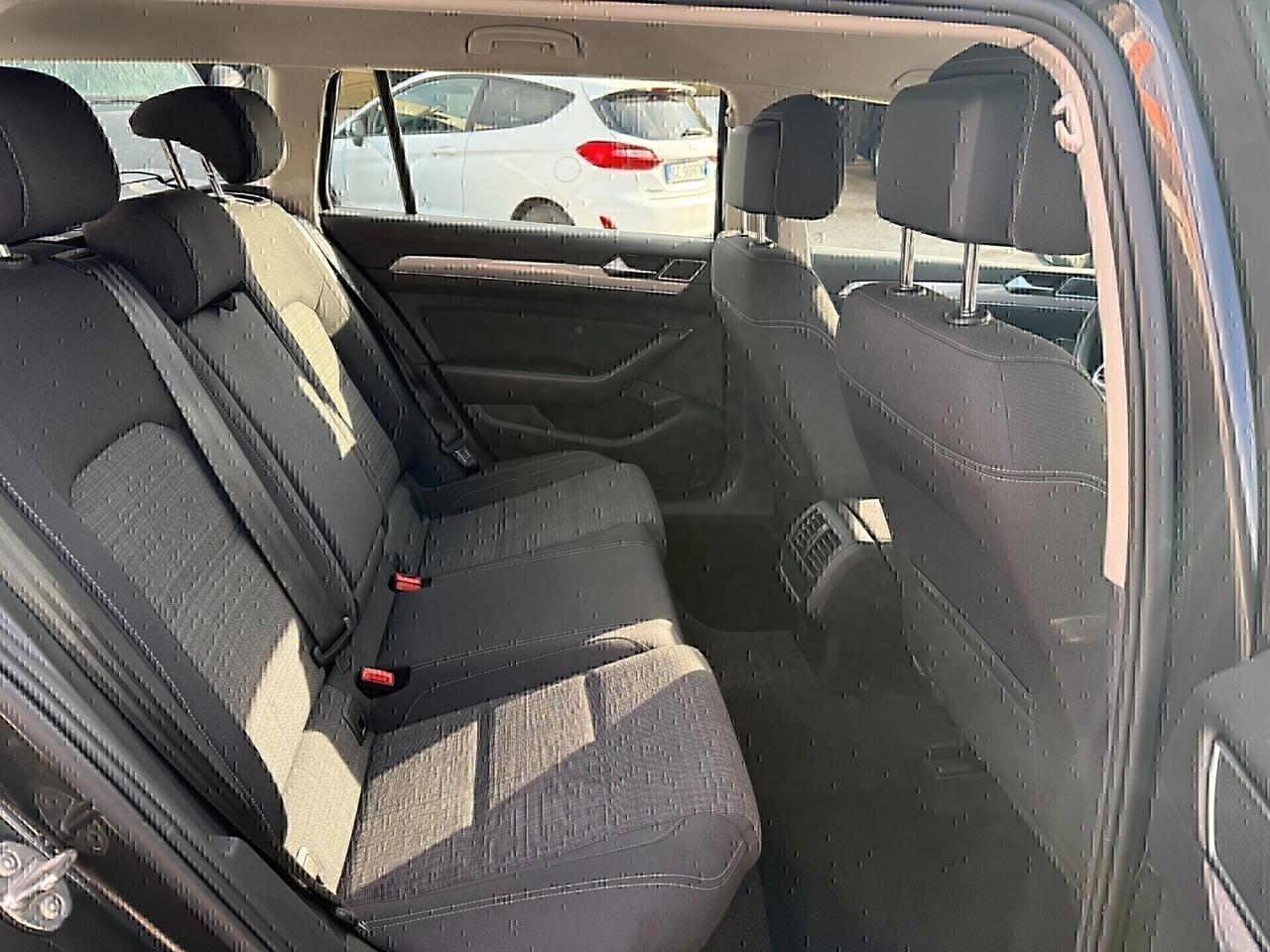 Volkswagen Passat Variant 2.0 TDI SCR 122 CV EVO DSG Business