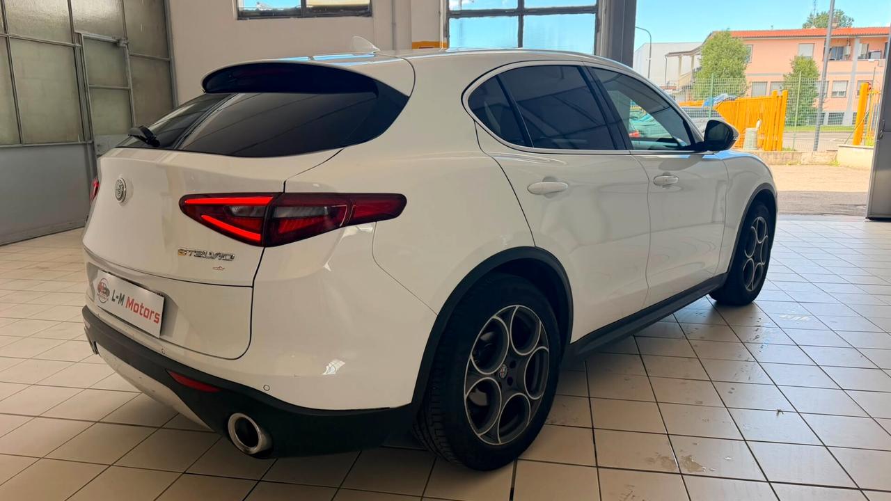 Alfa Romeo Stelvio 2.2 Turbodiesel 210 CV AT8 Q4 Executive
