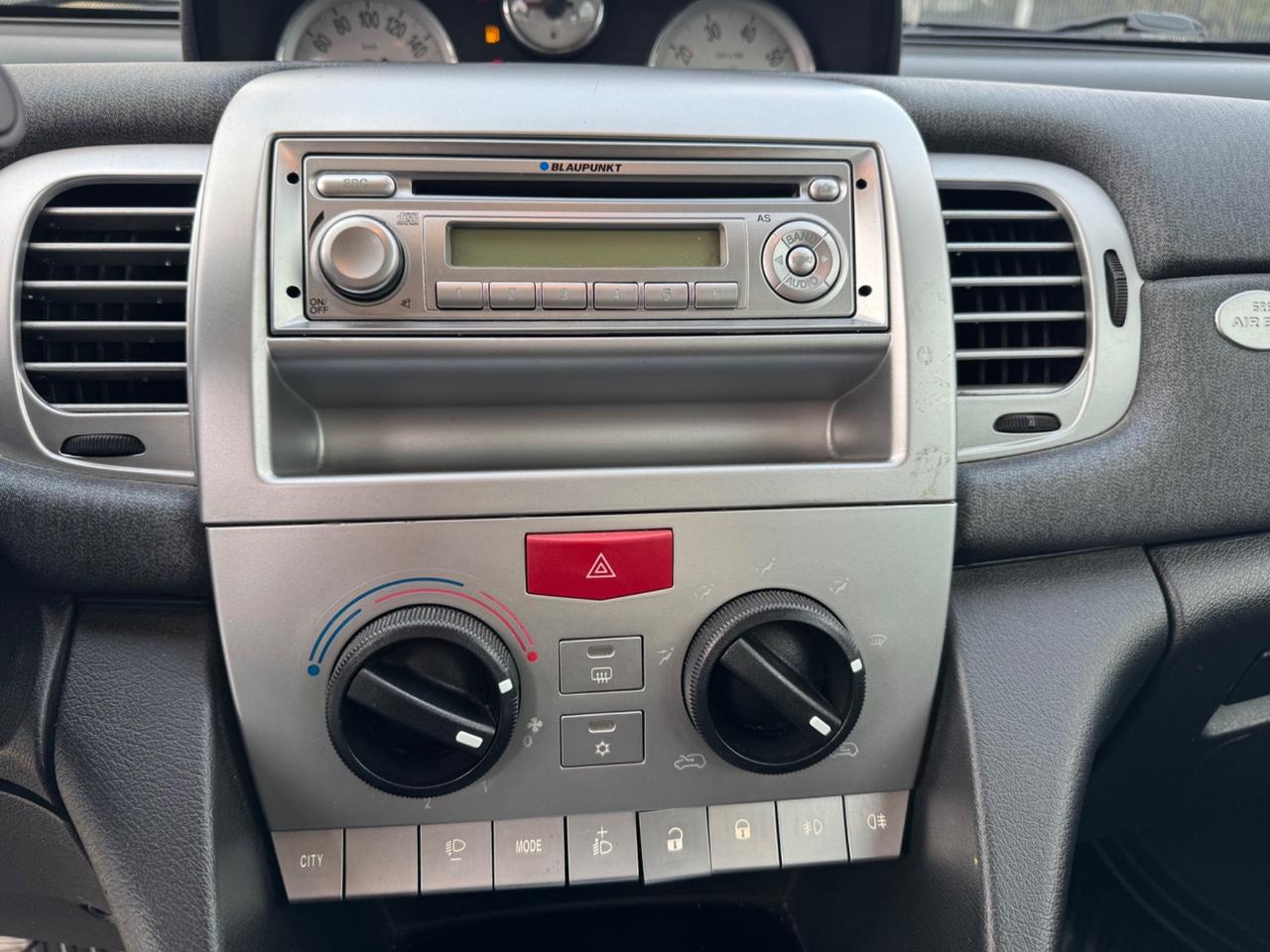 Lancia Ypsilon 1.4 Unyca