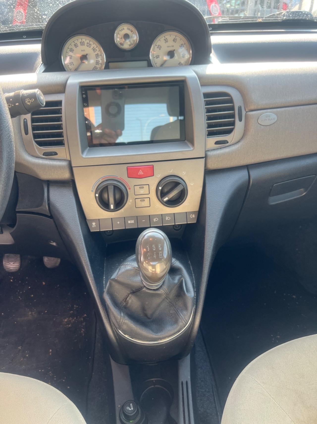 Lancia Ypsilon 1.2 16V Oro