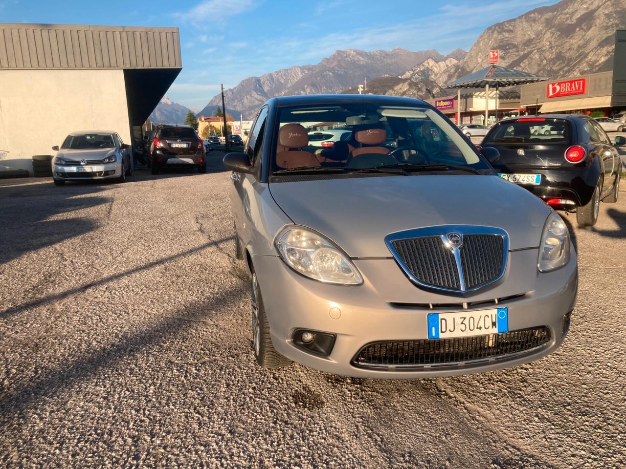 Lancia Ypsilon 1.3 MJT 75 CV Platino