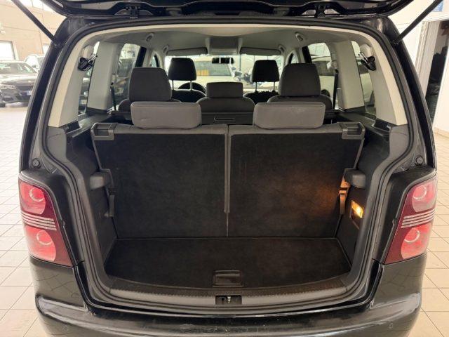 VOLKSWAGEN Touran 2.0 TDI DPF Trendline // 7 POSTI//