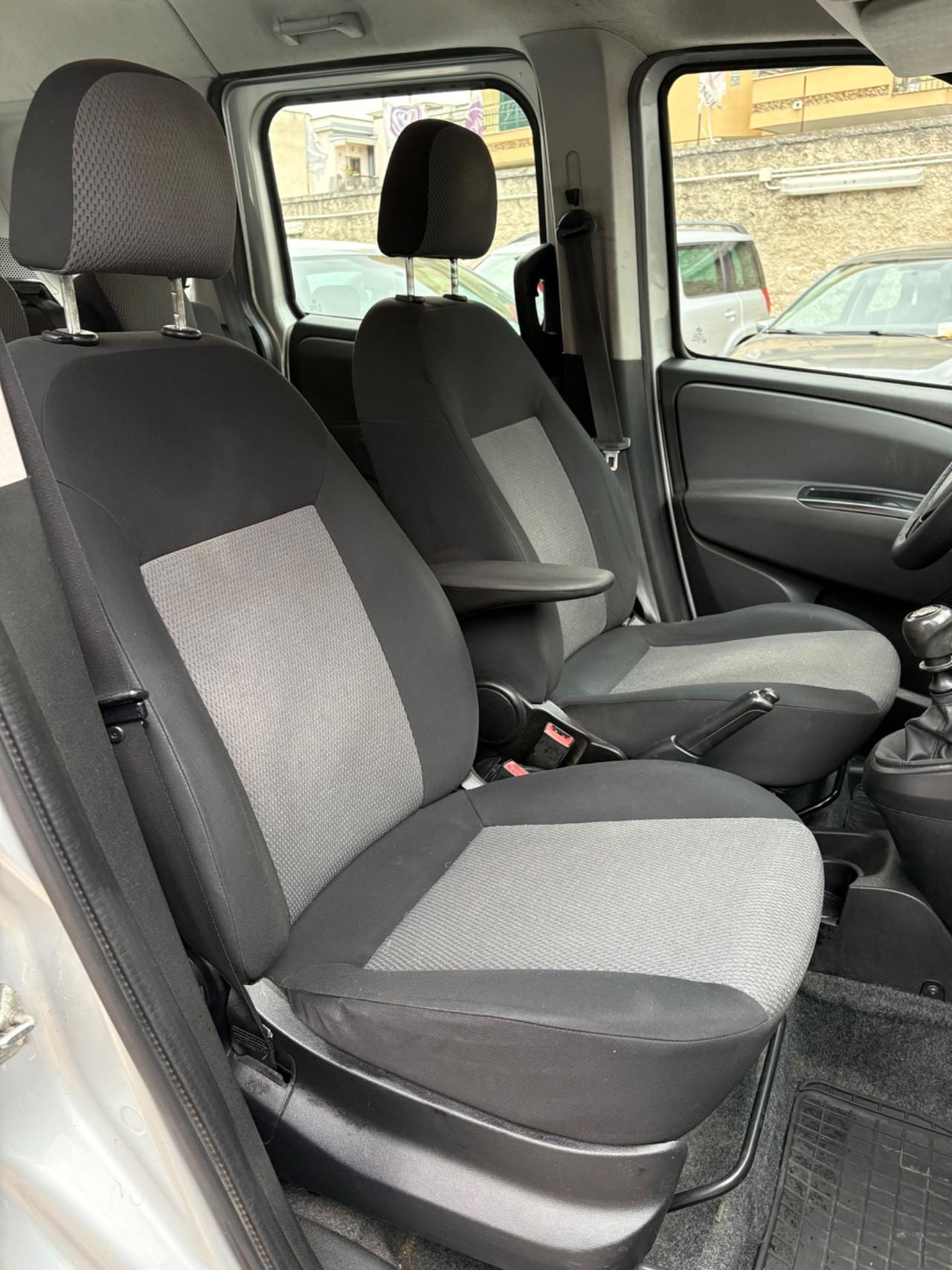 Fiat Doblò 1.6 MJT furgone con 5 posti