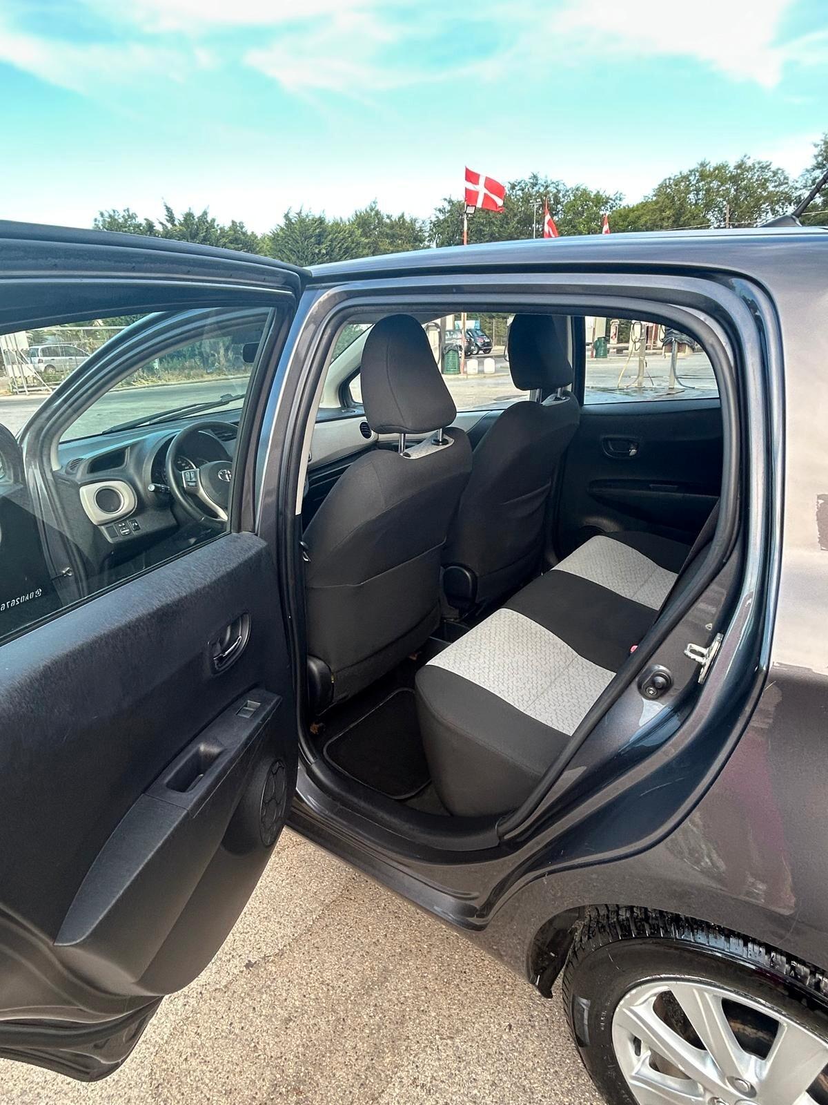 Toyota Yaris 1.4 D-4D 5 porte Lounge