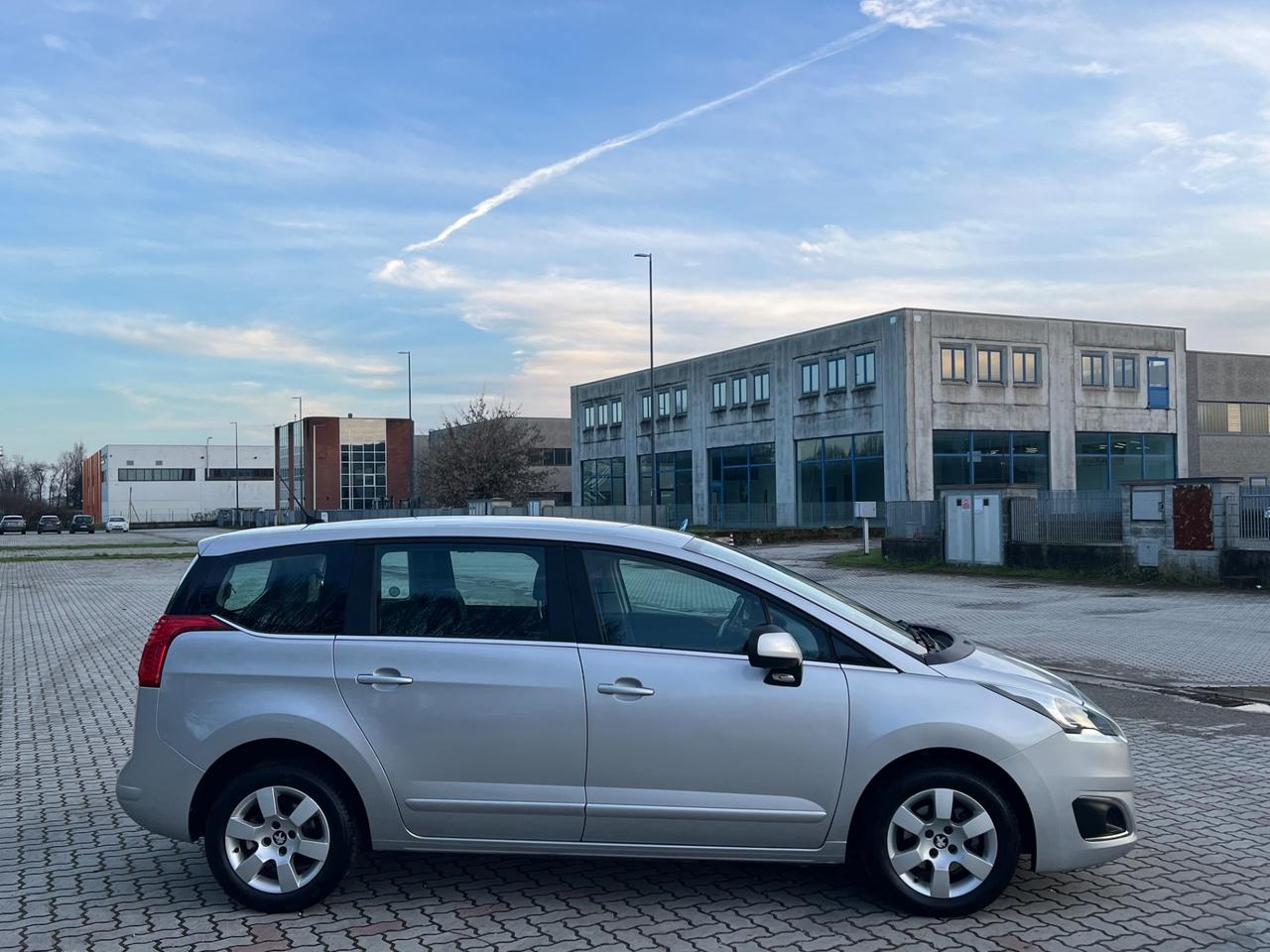 Peugeot 5008 1.6 HDi 115CV Allure