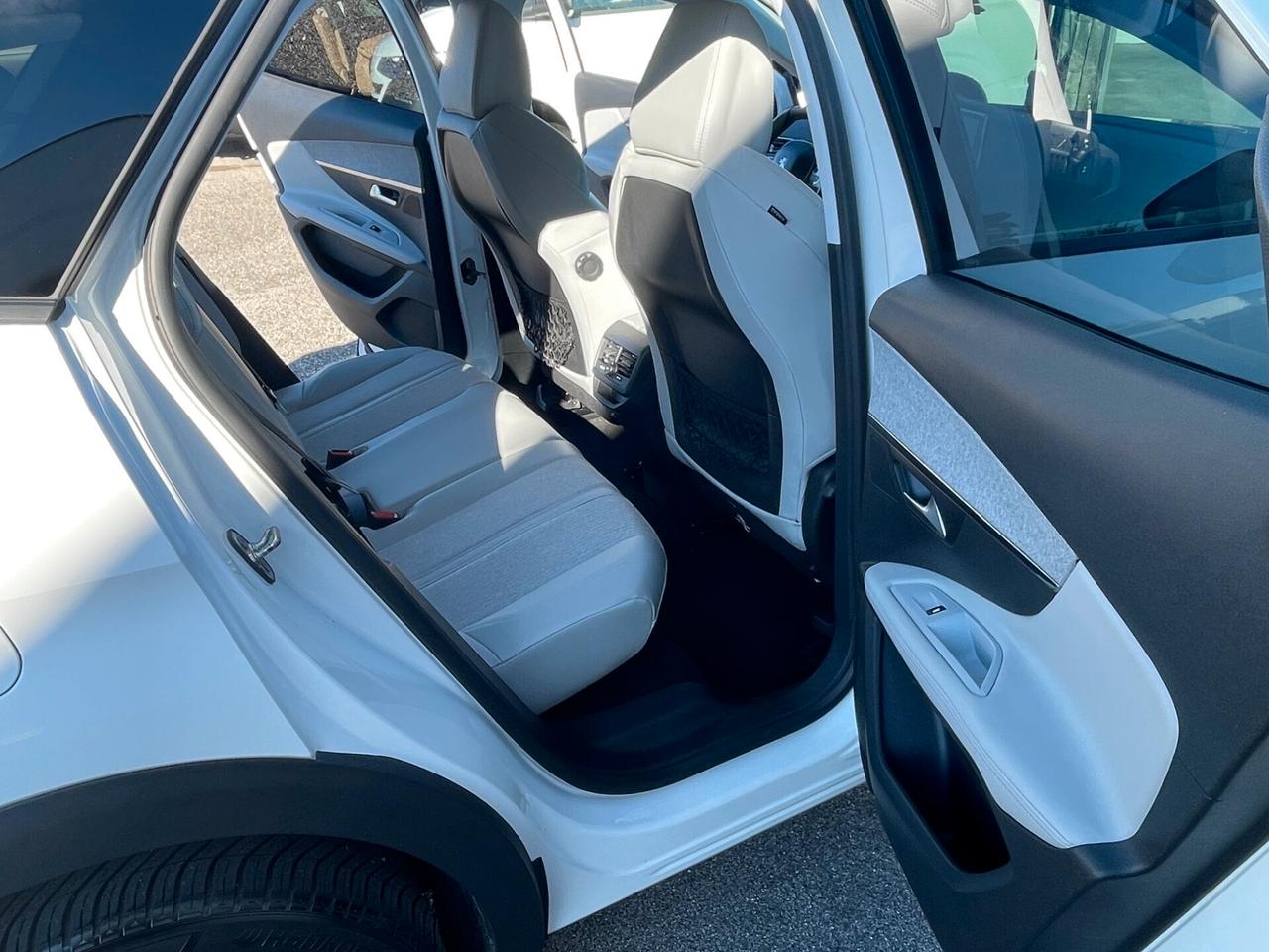 Peugeot 3008 1.6 BlueHDi 120 Allure *interno bianco*