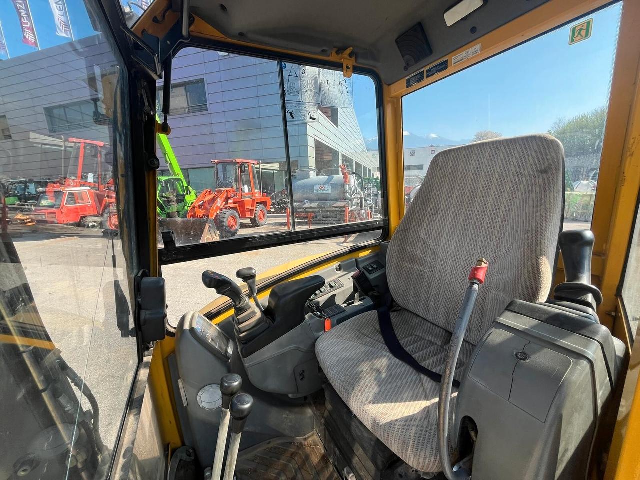 MINIESCAVATORE VOLVO ECR 28