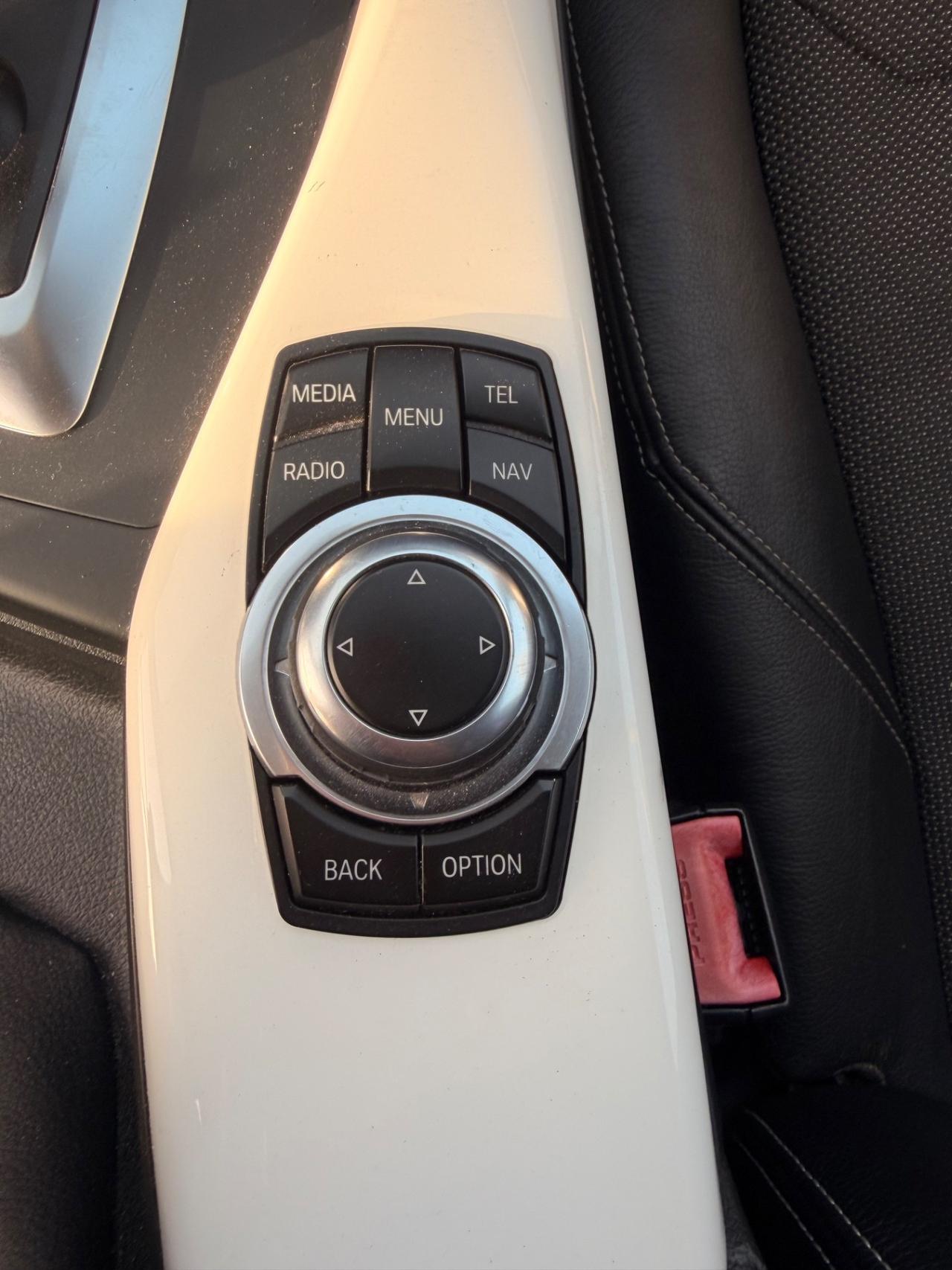 Bmw 118 118d 5p. Sport 2015 fari uxeno navigatore