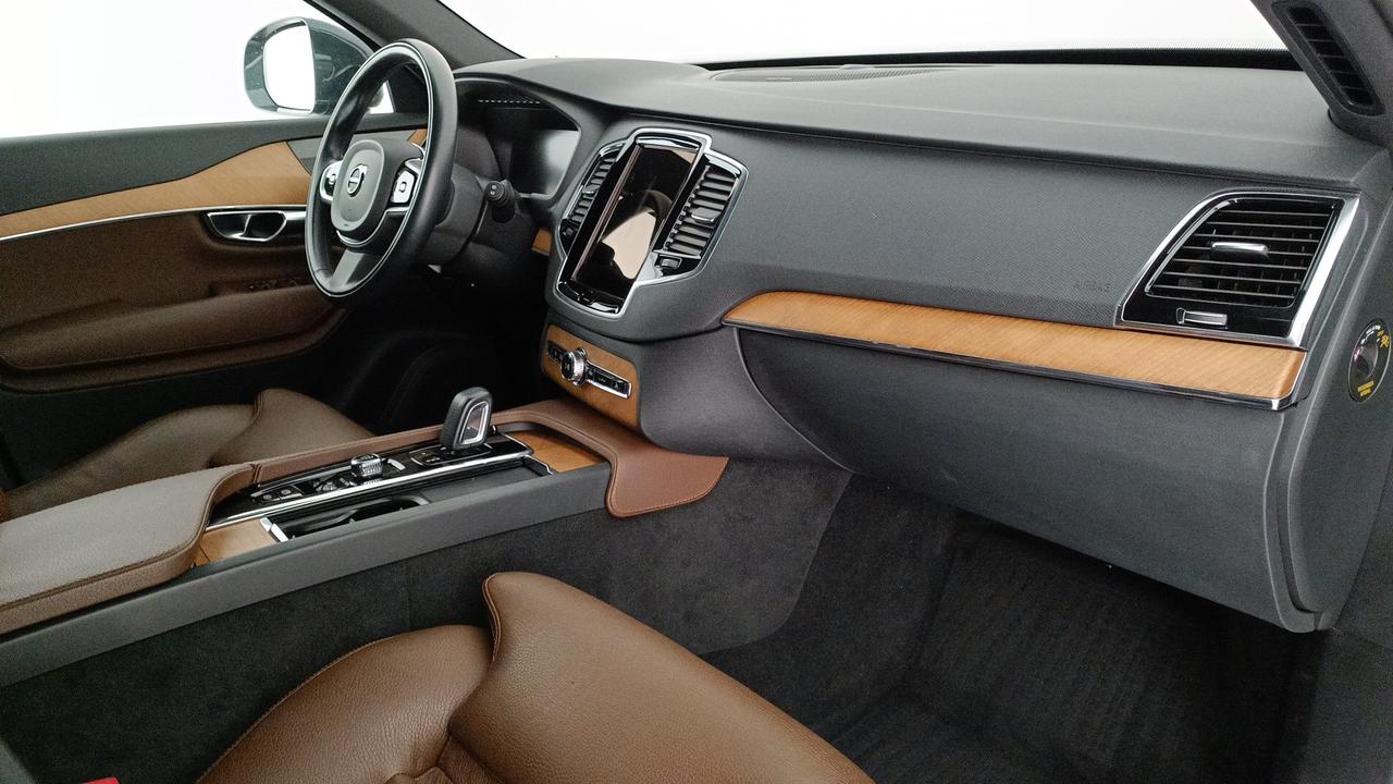 VOLVO XC90 2.0 b5 Momentum Pro awd 7p.ti geartronic
