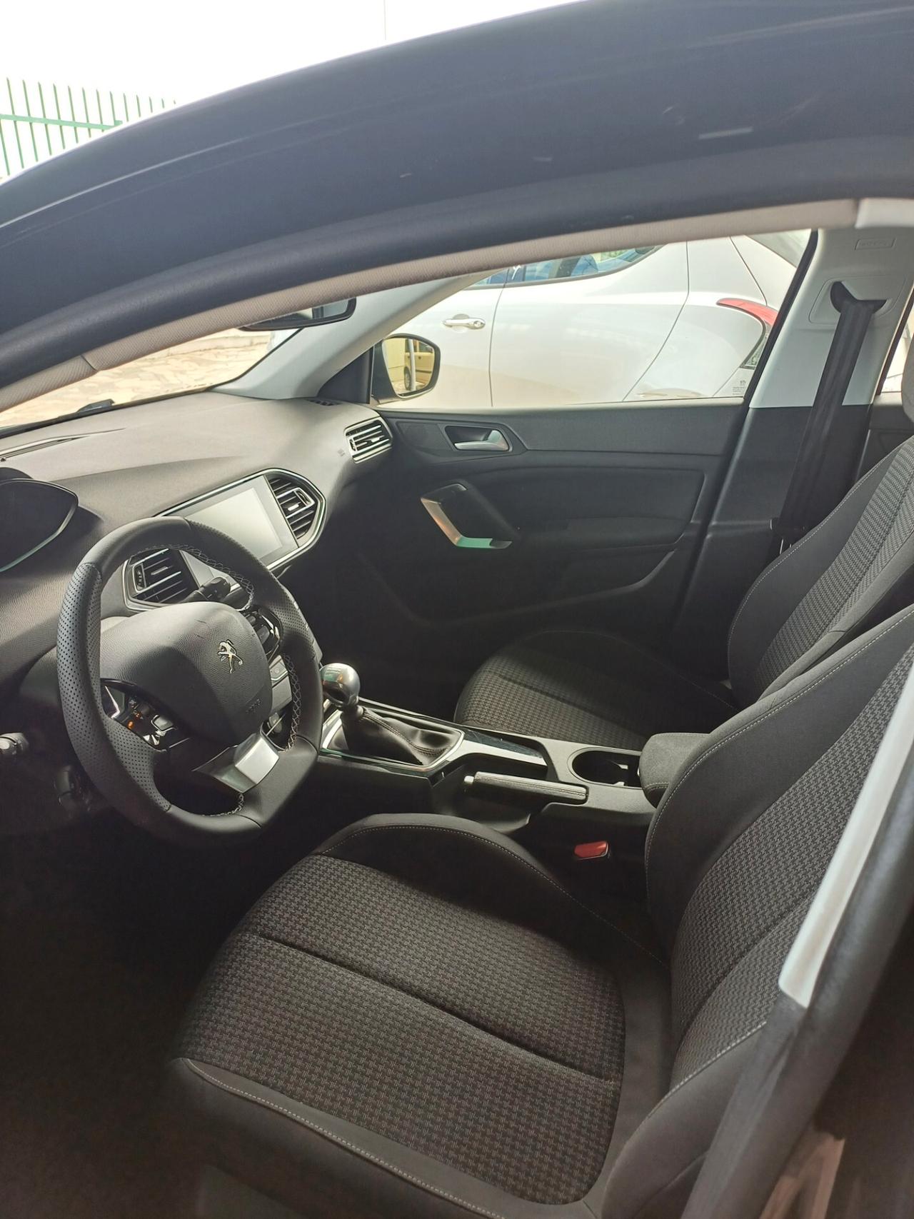 Peugeot 308 BlueHDi 100 S&S Active