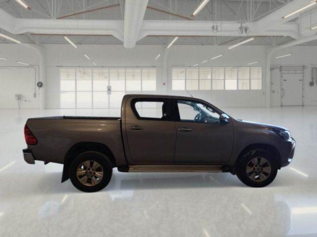 TOYOTA Hilux 2.4 D-4D 4WD 4 porte Double Cab Lounge