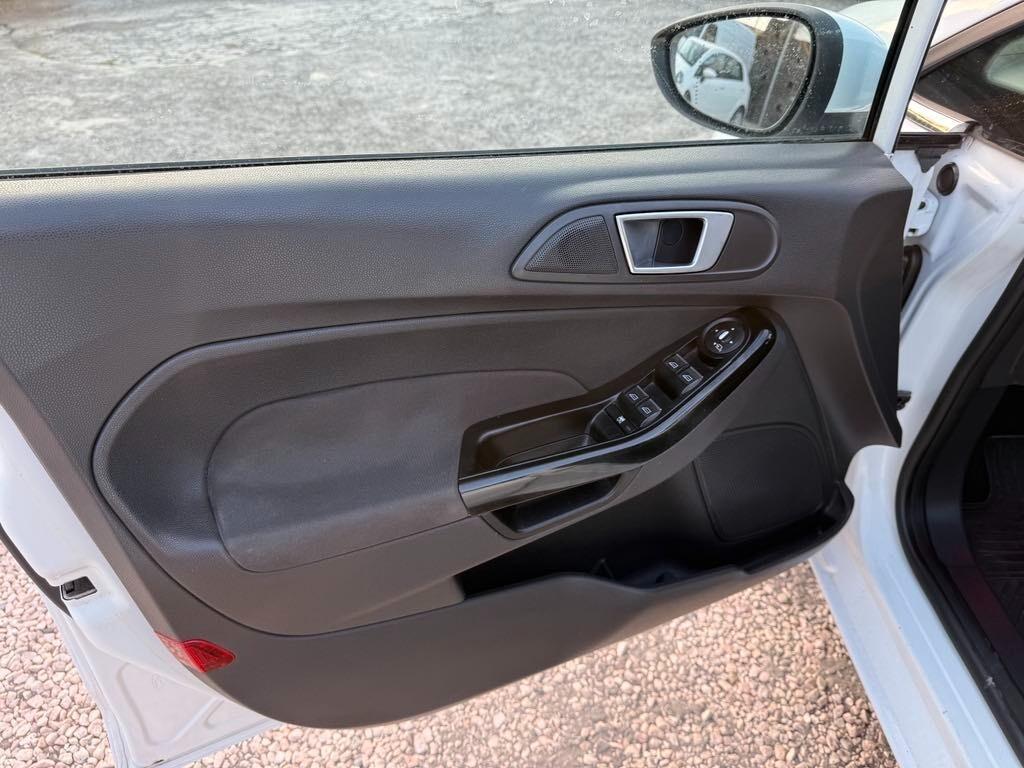 Ford Fiesta 1.5 TDCi 75CV 5 porte Titanium