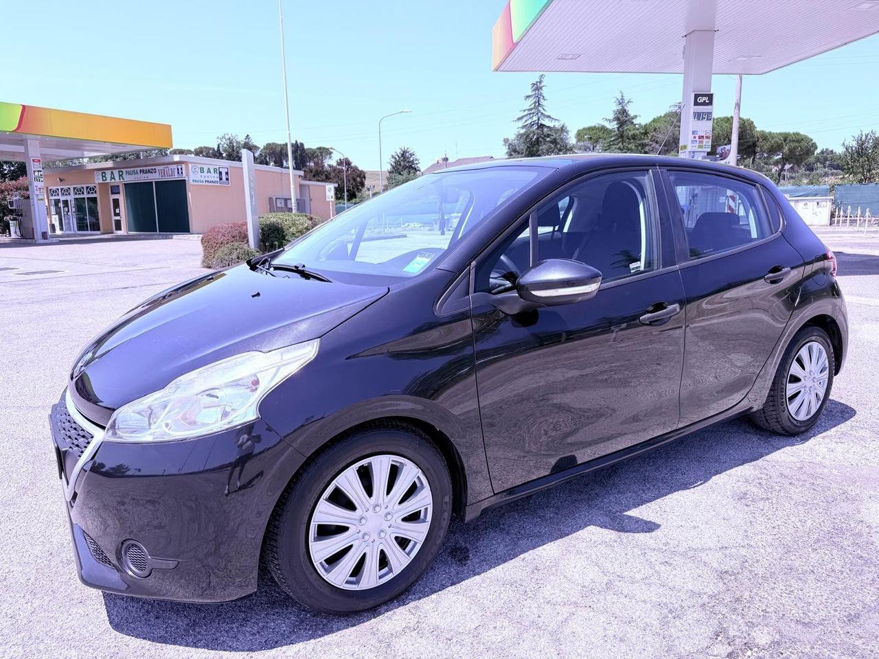 Peugeot 208 1.4 HDi 68 CV 5 porte Ok neopatentati