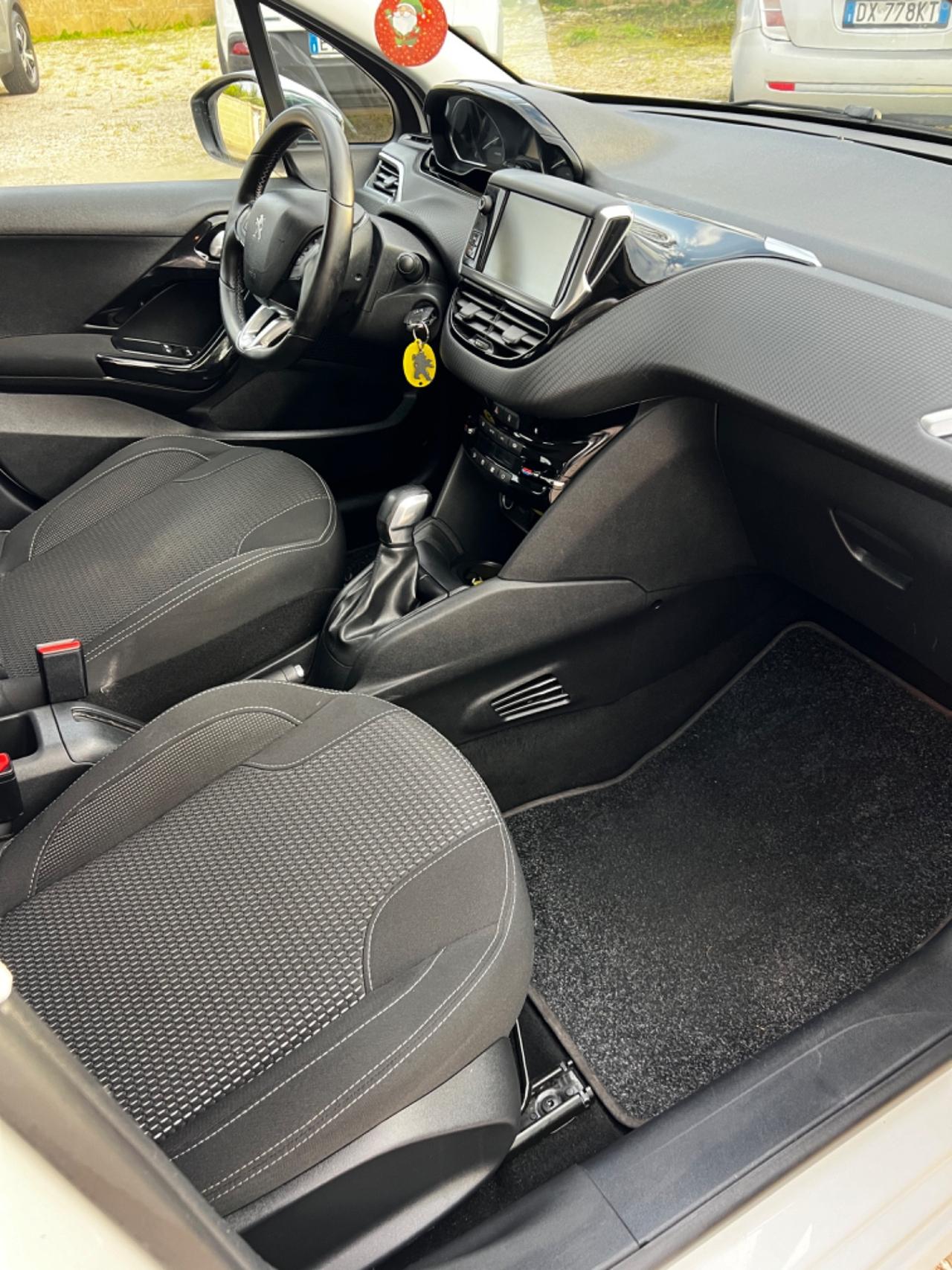 Peugeot 208 PureTech 82 5 porte Allure 5 porte 90000 km ufficiali