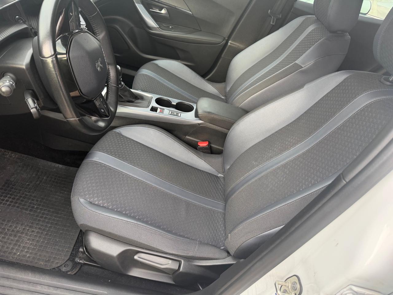 Peugeot 2008 PureTech 100 S&S Allure