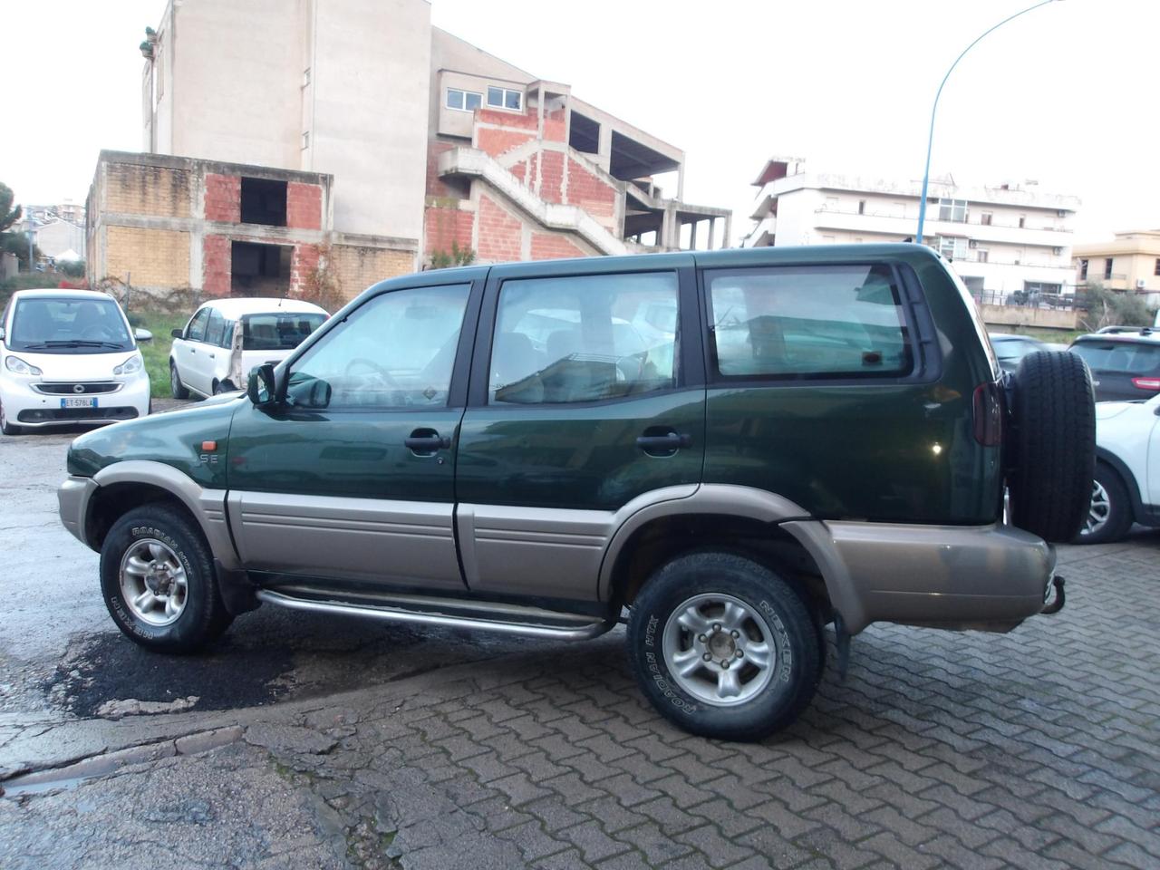 Nissan Terrano 5 Porte Terrano 5p 2.7 tdi SE