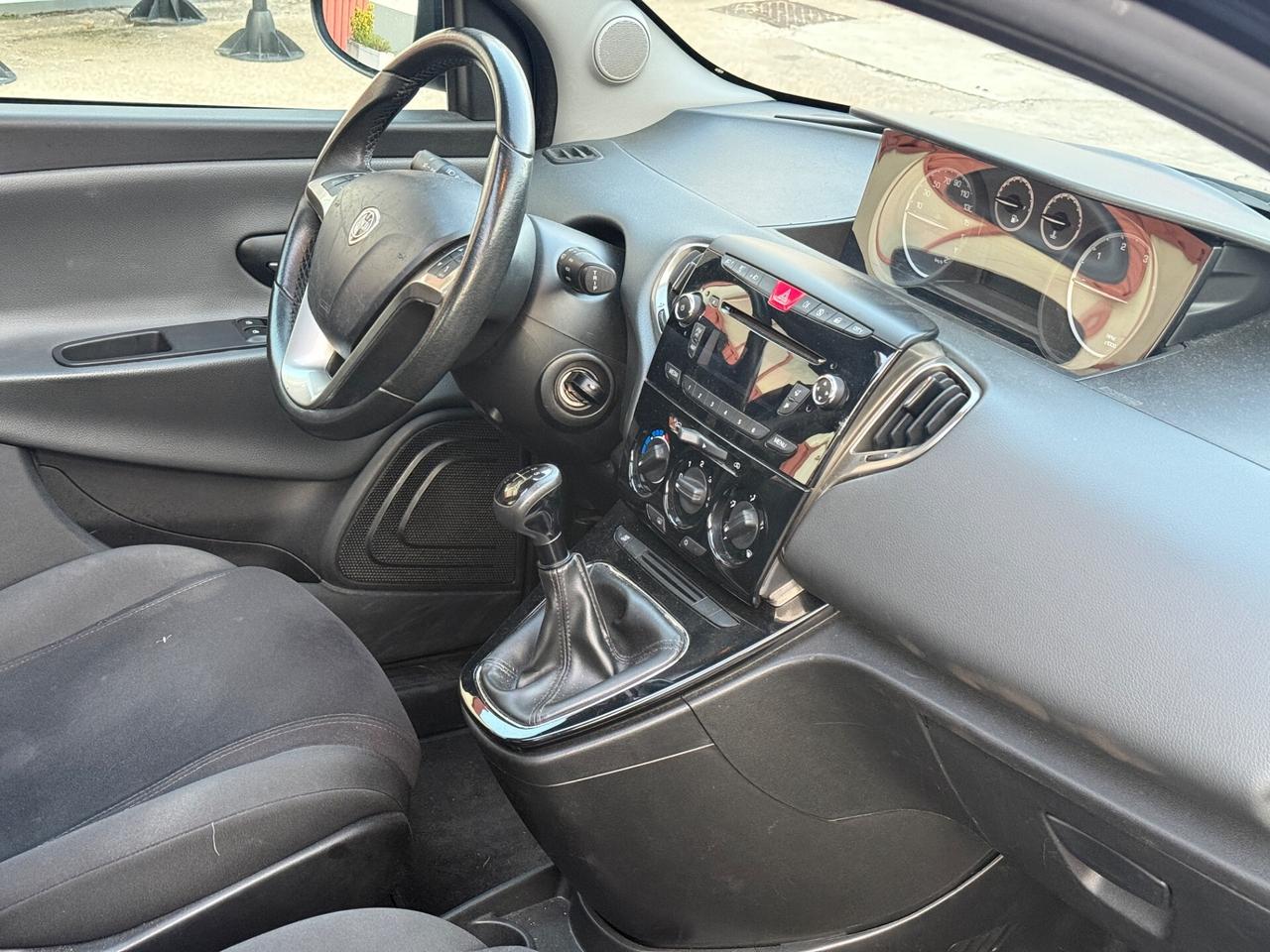 Lancia Ypsilon 1.3 MJT 16V 95 CV 5 porte S&S Silver