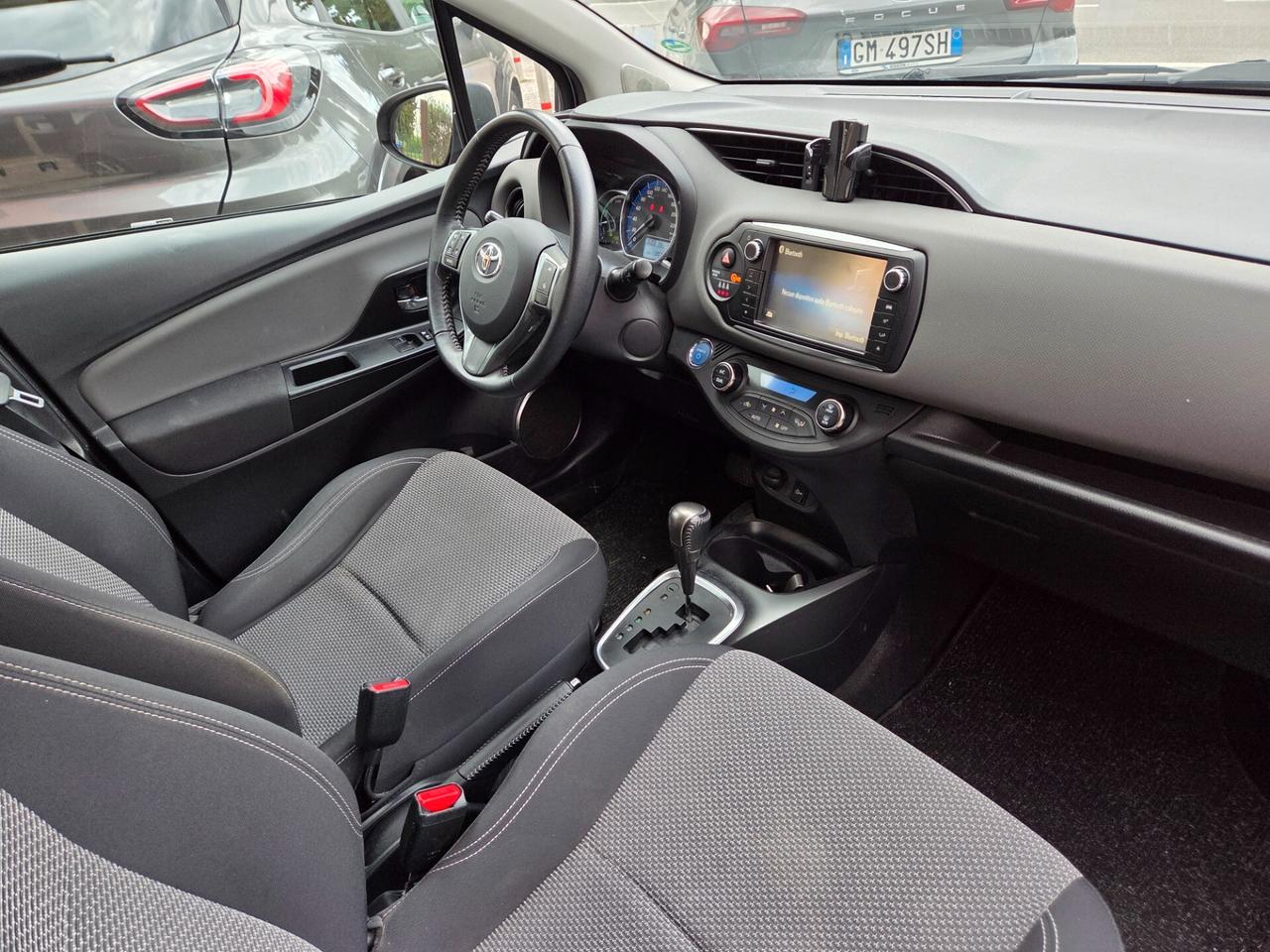 Toyota Yaris Hybrid - 2015