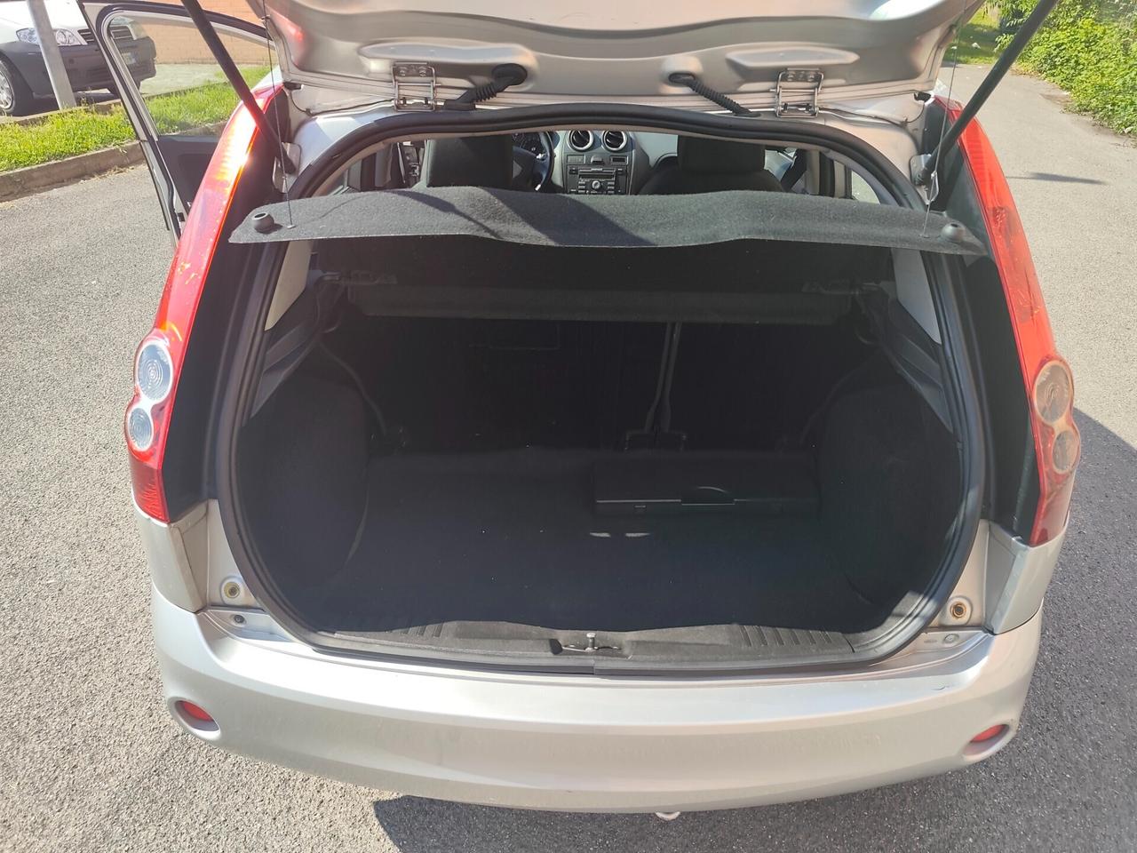 Ford Fiesta 1.4 TDCi 5porte Ghia neopatentati