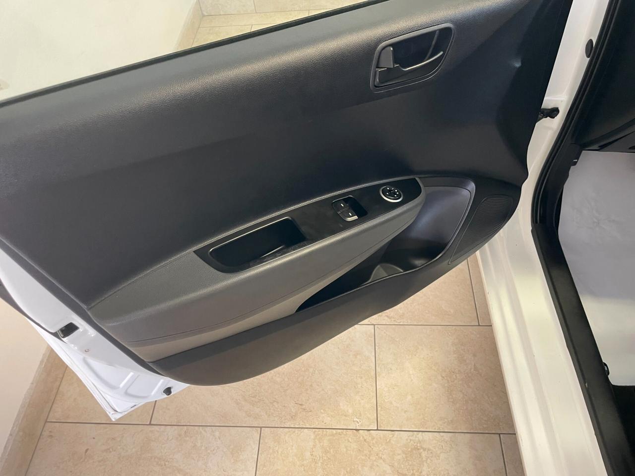 Hyundai i10 1.0 GPL Econext Login FULL TAGLIANDATA NEOPATENTATI