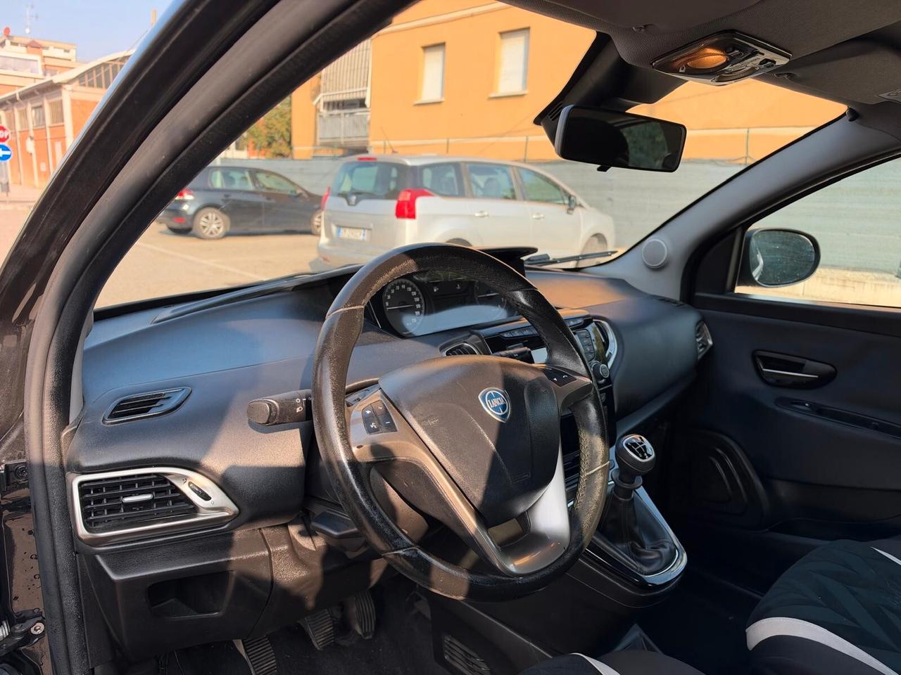 Lancia Ypsilon 0.9 Metano - NEOPATENTATI - 12 MESI DI GARANZIA -