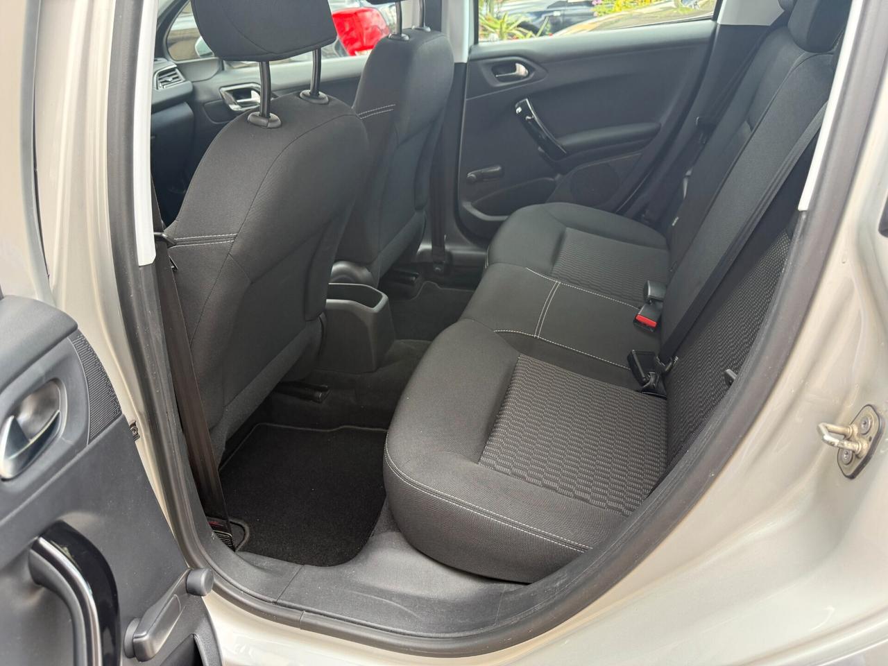 Peugeot 208 PureTech 82 5 porte Allure
