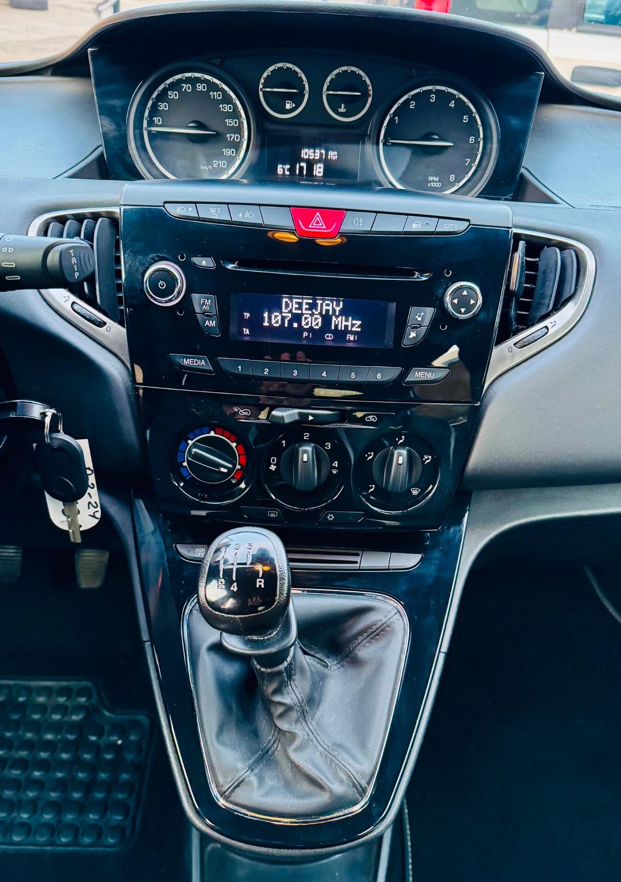 Lancia Ypsilon 1.2 69 CV 5 porte Ok Neopatentati